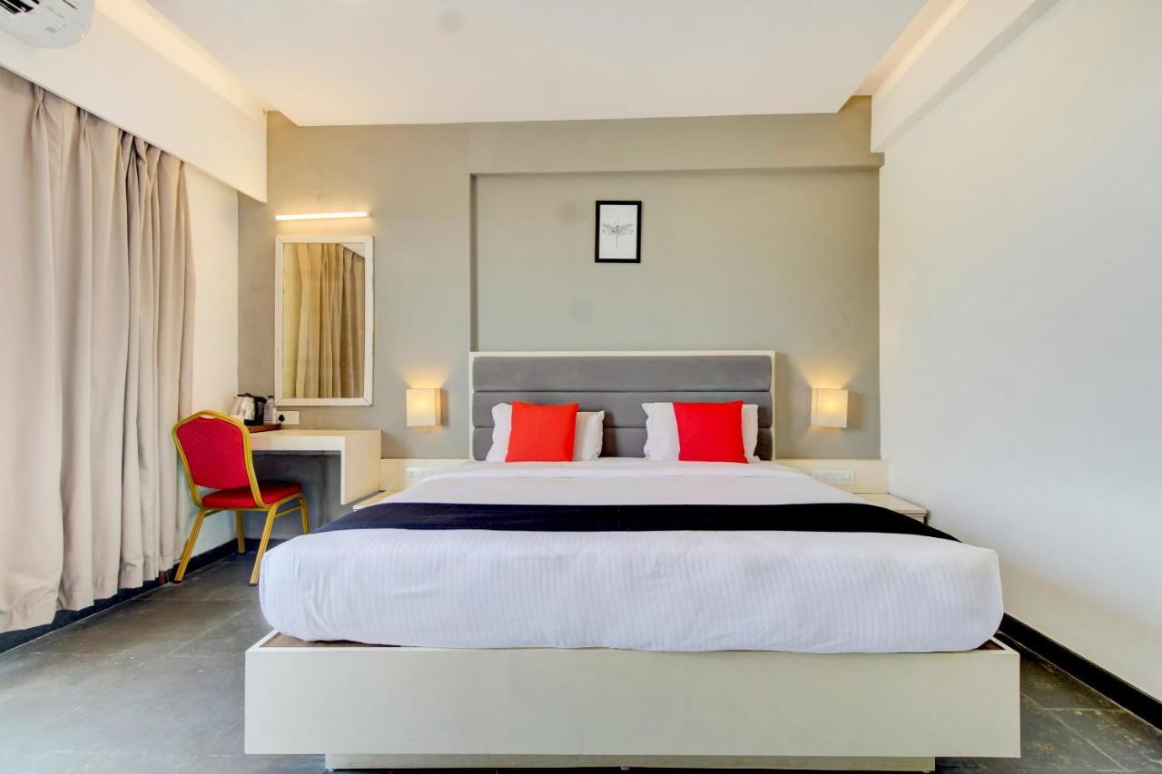 Capital O 77219 Hotel Dwarwata 다르와드 외부 사진