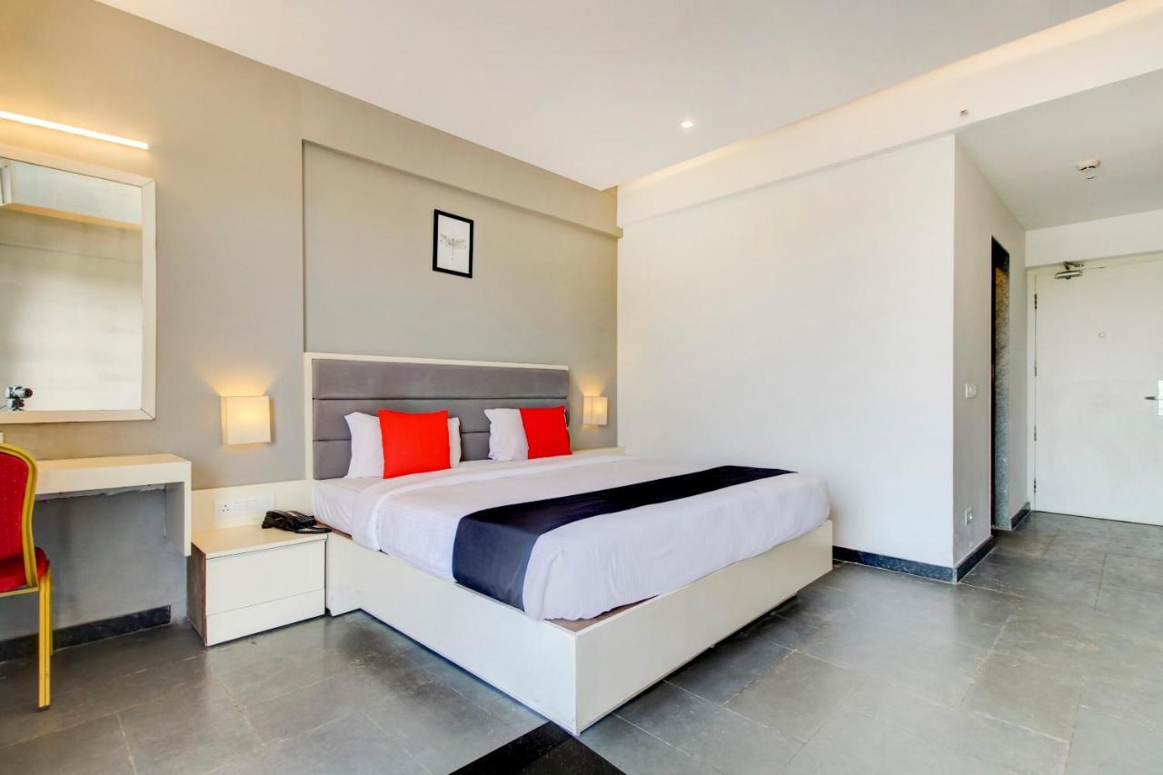 Capital O 77219 Hotel Dwarwata 다르와드 외부 사진