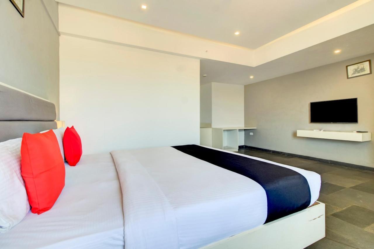 Capital O 77219 Hotel Dwarwata 다르와드 외부 사진