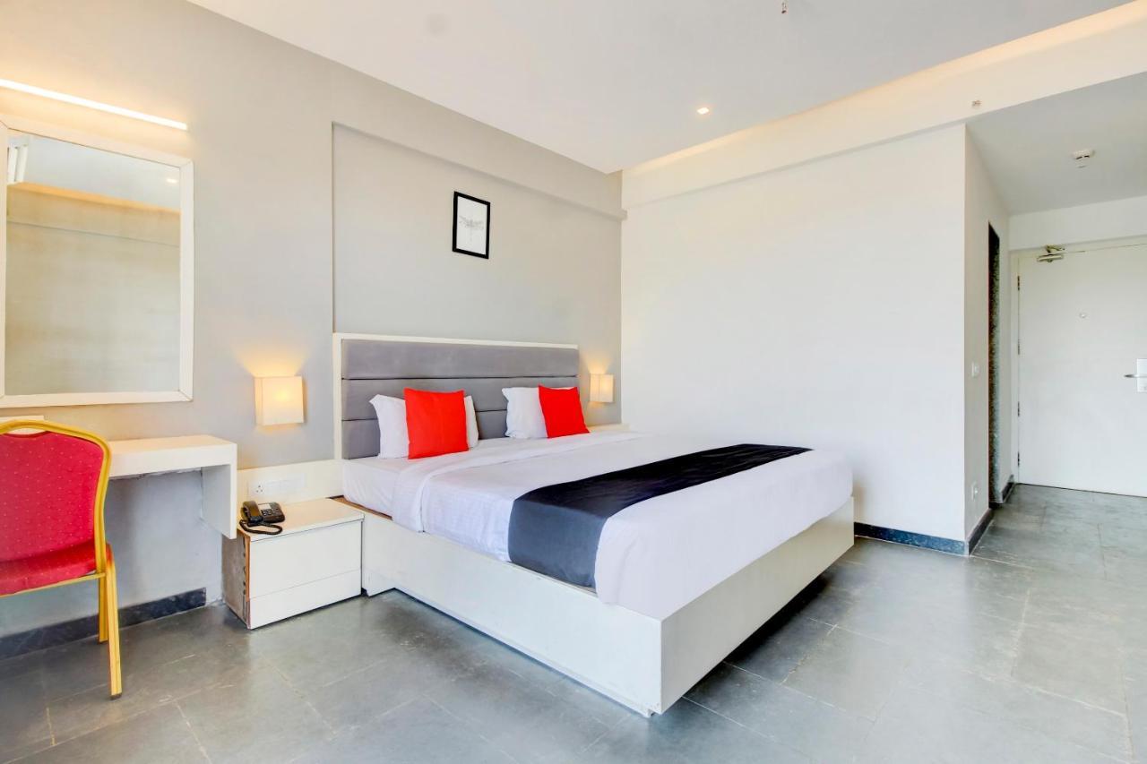 Capital O 77219 Hotel Dwarwata 다르와드 외부 사진